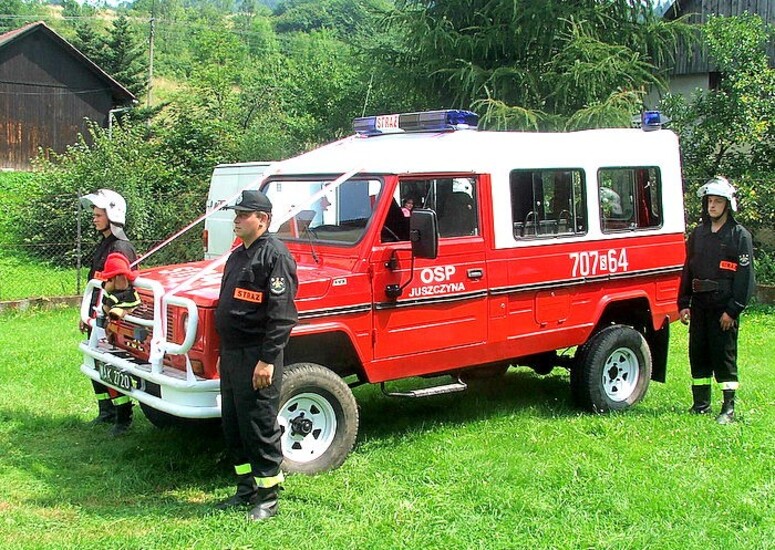 Poświęcenie nowego samochodu dla OSP w Juszczynie