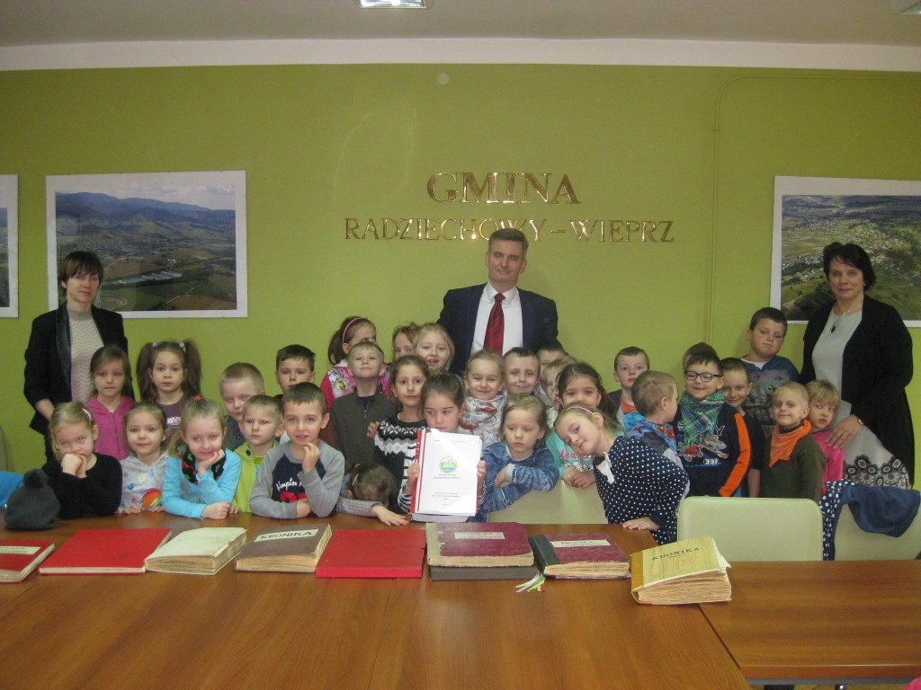Nasza przyszłość w Radziechowach  - Przedszkolaki z wizytą w Urzędzie Gminy