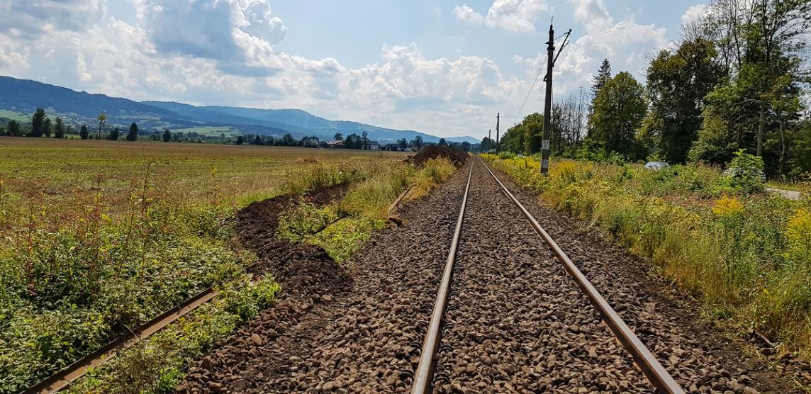 Prace rewitalizacyjne na szlaku kolejowym Żywiec - Węgierska Górka przebiegają zgodnie z planem.